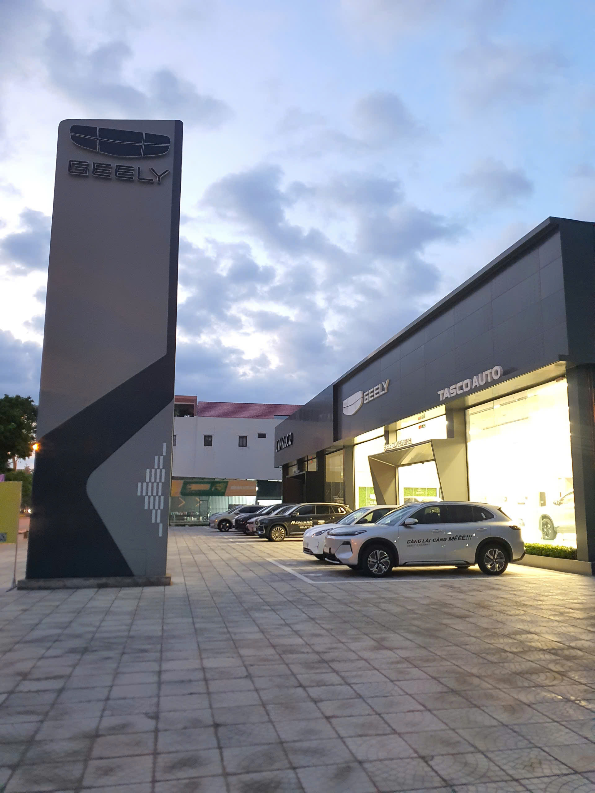 GEELY QUẢNG TRỊ - HOTLINE: 0968379486